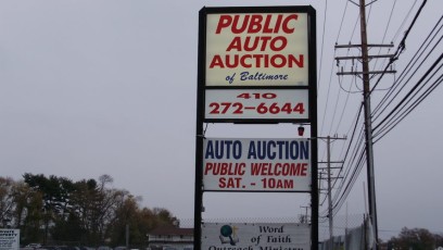 Public Auto Auction pylon sign